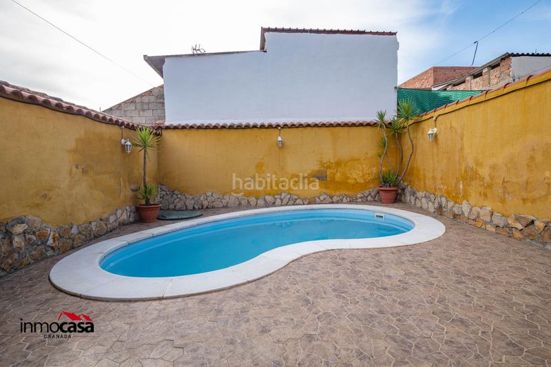 Foto 8fda7ec9-2445-4a8f-a7f6-1201d40e64c8. Casa adossada amb aparcament piscina a Atarfe