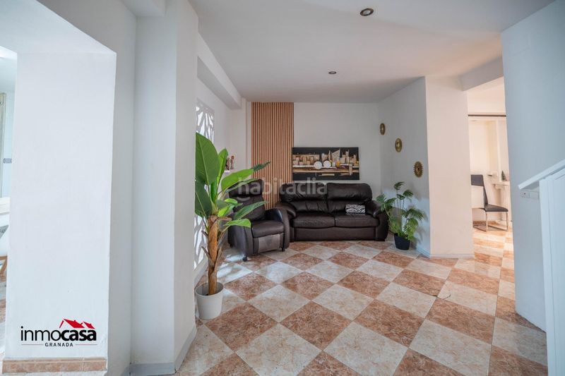 Foto a5b843ca-7157-4aa7-b0e7-1b67f38364bb. Casa adossada amb aparcament piscina a Atarfe