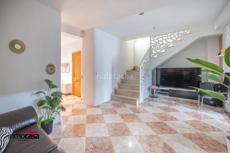Foto a7d5cc38-5c28-43fe-bb80-9590c7bedba1. Casa adossada amb aparcament piscina a Atarfe