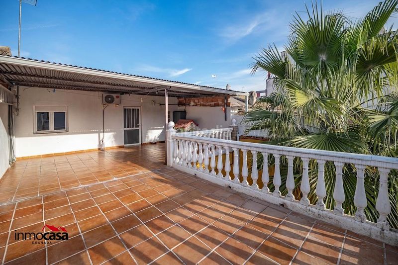Foto f9e51e61-267f-4dcb-a7d4-790243d3eda2. Casa adossada amb aparcament piscina a Atarfe