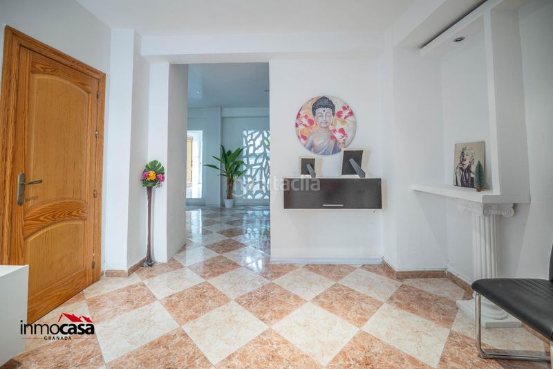 Foto fbe38f90-ec0a-4d2e-b296-7e58b8d2a158. Casa adossada amb aparcament piscina a Atarfe