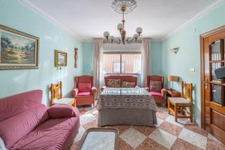 Casa adossada  Calle de albacete. Casa adosada con encanto y gran potencial en la zona de plaza es