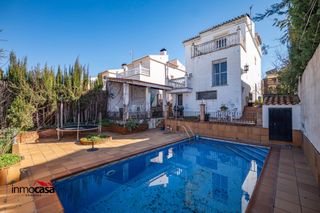 Chalet à Altos de la Zubia. Amplio chalet independiente en la zubia el lienzo perfecto para