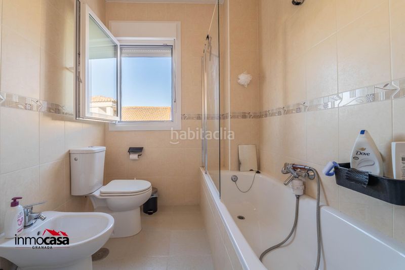 Foto 4929b615-c23c-4d77-a271-b7fb7423a1f6. Casa adossada amb aparcament a Cúllar Vega