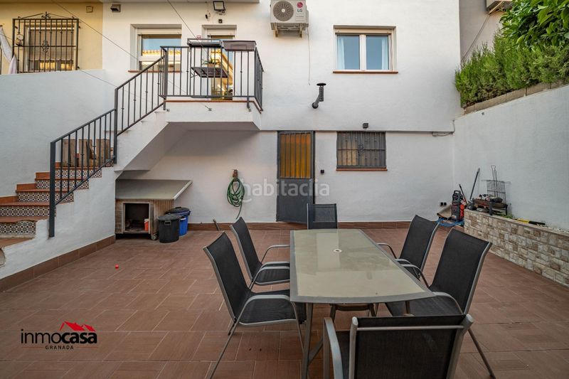 Foto 9180510f-133d-4a21-9836-0f7f596f80c9. Casa adossada amb aparcament a Cúllar Vega