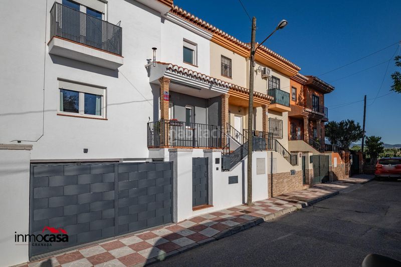 Foto a9d0fad2-9606-4eba-8b88-c0d201e07274. Casa adossada amb aparcament a Cúllar Vega