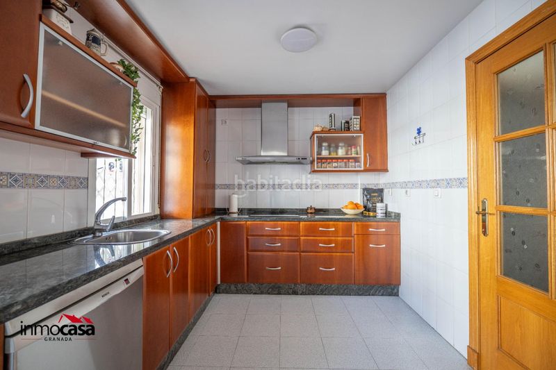 Foto 3d6f7b7b-9888-4931-97ec-02566b7f63a4. Casa adossada amb calefacció aparcament a San Miguel Armilla