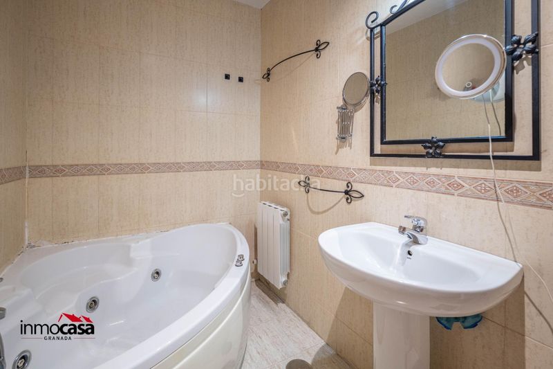 Foto 4a3dfad1-79aa-42c2-8d28-10aa98b7dc5d. Casa adossada amb calefacció aparcament a San Miguel Armilla