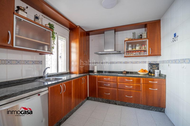 Foto 50c9b9fe-9309-4977-a565-12aa25b341a9. Casa adossada amb calefacció aparcament a San Miguel Armilla