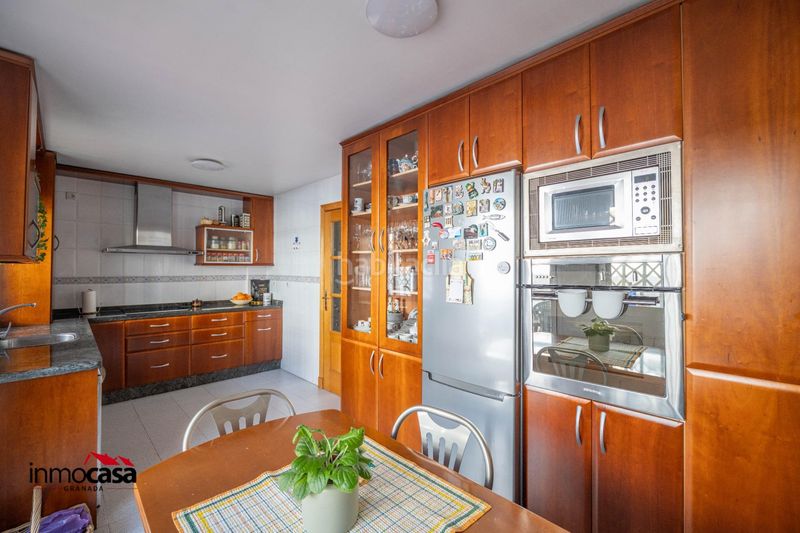 Foto ee4f9352-da0c-438d-912c-e1ae257515b0. Casa adossada amb calefacció aparcament a San Miguel Armilla