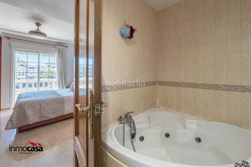 Foto f62ae49d-817d-402b-ae66-8e4826a463da. Casa adossada amb calefacció aparcament a San Miguel Armilla