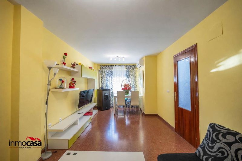 Foto b7416137-534f-47f7-816d-aeb0033086d7. Casa adossada a Píñar