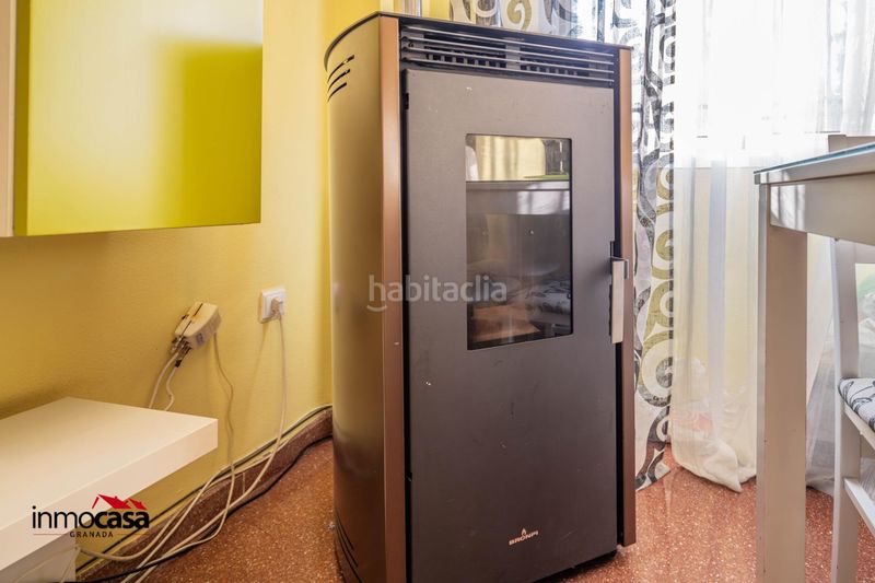 Foto d946e554-d10a-43bd-98a7-8360dc380a35. Casa adossada a Píñar