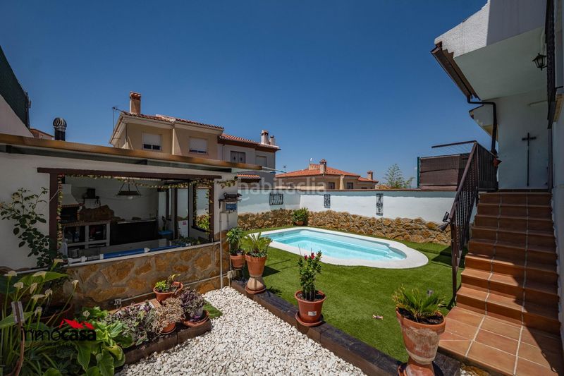 Foto 0efb14f8-a66f-4d49-9c27-3e23d298a4bf. Casa aparellada amb aparcament piscina a Jun