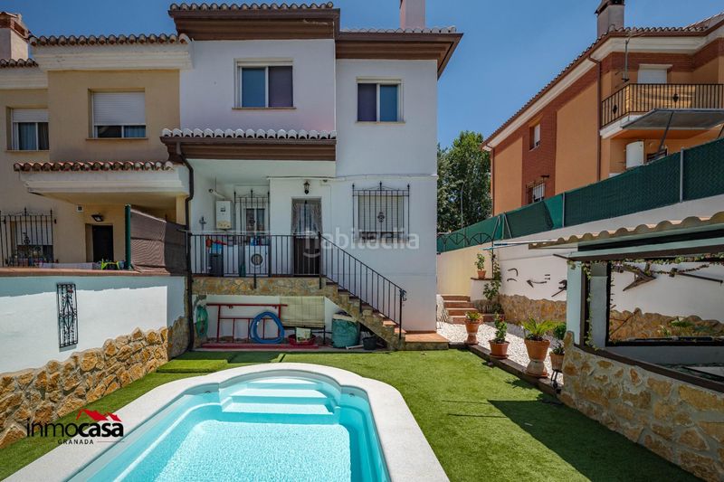 Foto 0fe76d93-4c3c-4aca-95b8-ec41c616f74e. Casa aparellada amb aparcament piscina a Jun
