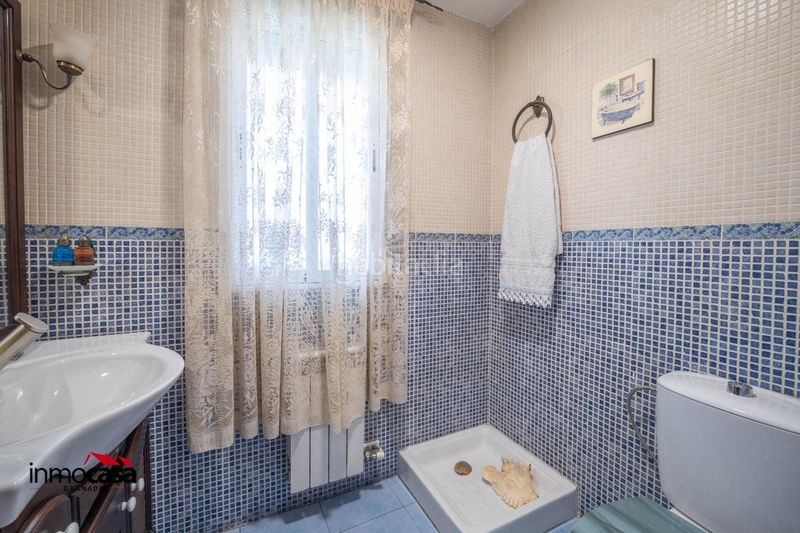 Foto 521eaedc-00af-455f-baf9-a40d9310f3c4. Casa aparellada amb aparcament piscina a Jun