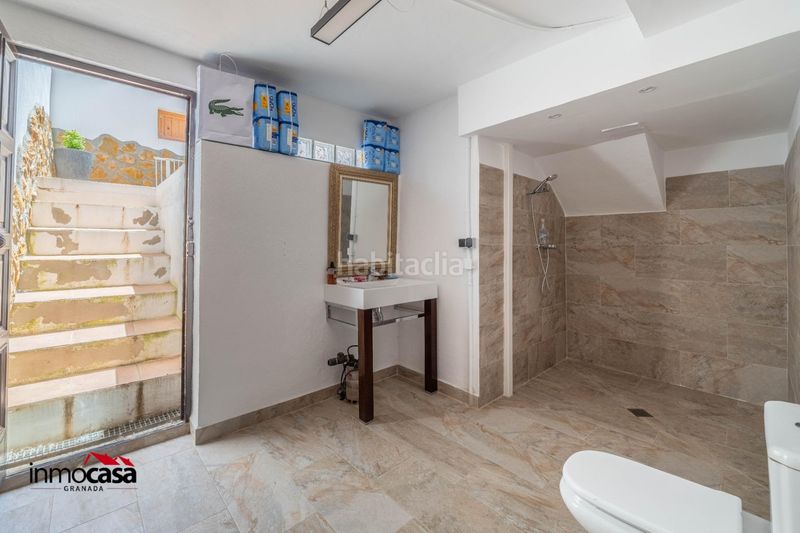 Foto 61e8a778-63de-4966-a318-a33e2a1fd90a. Casa aparellada amb aparcament piscina a Jun