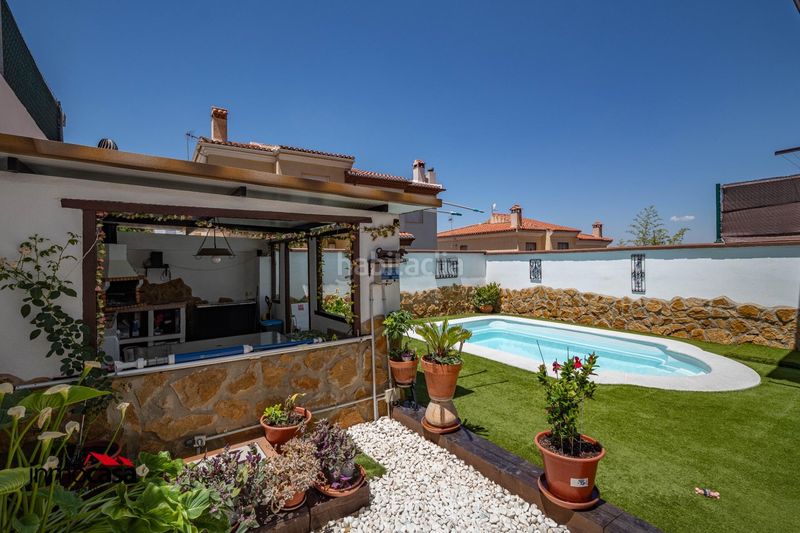 Foto 68b7815a-4d21-47fe-8a3b-6b588a7b24c9. Casa aparellada amb aparcament piscina a Jun
