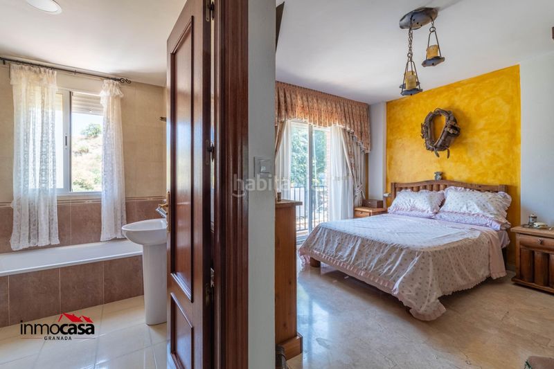 Foto a57a1a6b-53e0-4a5d-a01e-b596257ab34b. Casa aparellada amb aparcament piscina a Jun
