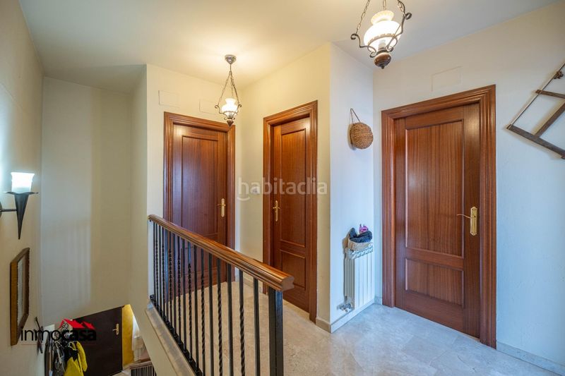 Foto b078cb89-4b1f-4798-978c-9969496ca9b6. Casa aparellada amb aparcament piscina a Jun