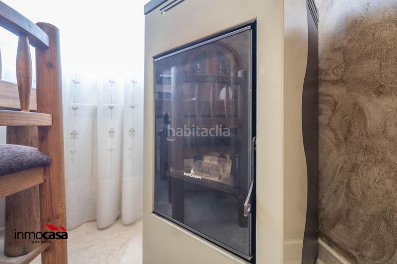 Foto b4329f40-b9ae-4ff4-acec-e3cb578e2aef. Casa aparellada amb aparcament piscina a Jun