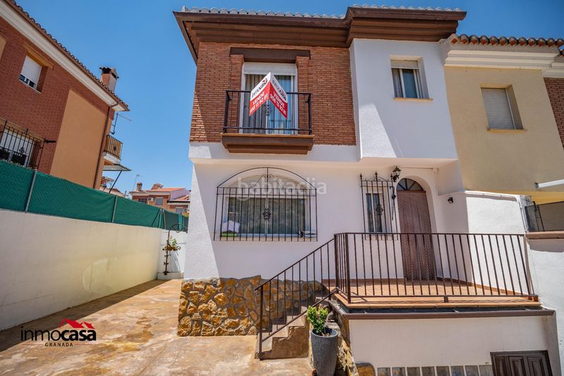 Foto c0dd343e-208f-437e-856b-a544cd6a2d81. Casa aparellada amb aparcament piscina a Jun