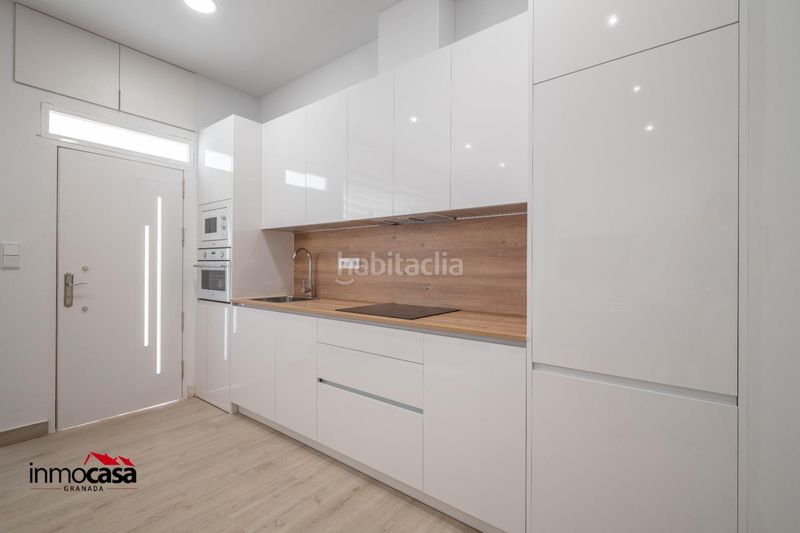 Foto f0f0dbc5-eb07-44a3-aea2-c9d870a12f6f. Loft a Barrio de Zaidín Granada