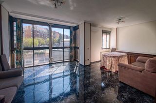 Flat in Ruiz jimenez 4. Gran oportunidad junto a el corte inglés! amplio piso de 4 dormi