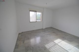 Affitto Appartamento in Las Tres Cruces. 550  euros, pleno centro de armilla, tres dormitorios,  sin mueb