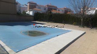 Lloguer Casa adossada a Calle alamo  blanco 1. Casa en urbanización con piscina, en excelente zona de ogijares.