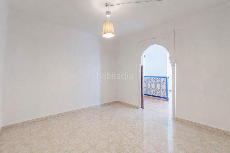 Foto f9d204f9-b9c0-4658-a461-e8e9ab5a78fe. Casa adossada a Padul