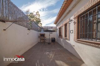 Casa in Píñar. Casa independiente de 4 dormitorios