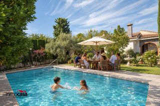 Xalet a Villa de Otura. Chalet independiente con piscina privada en una sola planta en s