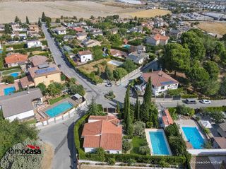 Chalet in Villa de Otura. Chalet independiente con piscina privada en una sola planta en s