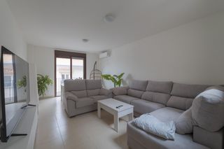 Piso en Parque de San Roque. Espectacular piso de 3 dormitorios y 2 baños más cochera y trast