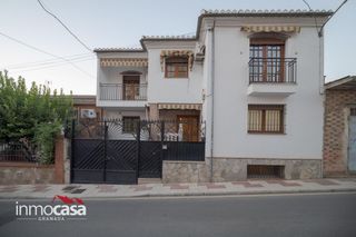 Casa a Maracena. Casachalet en maracena a 1 minuto del metro