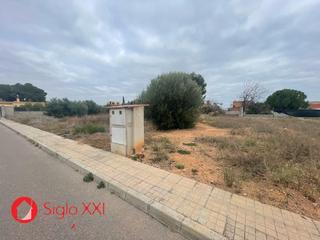 Terreny residencial a Madrigal. Amplio solar urbano de 1160 m2 situado en una calle completament