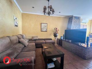 Chalet en Alqueries (Les)/ Alquerías del Niño Perdido. Descubre tu hogar ideal en esta espectacular casa de tres planta