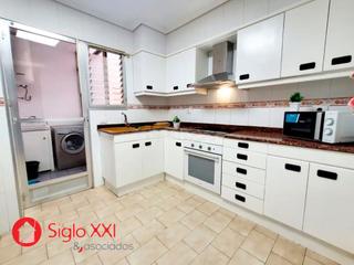 Miete Etagenwohnung in Piscinas. Amplio y luminoso piso de 140m con balcóneste espectacular piso