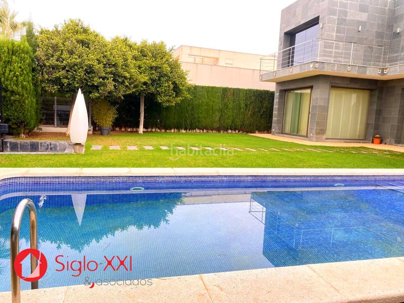 Foto f7a261dd-4b0f-4506-b0b9-ea813a7c66d2. Chalet avec chauffage parking piscine dans Playa Burriana