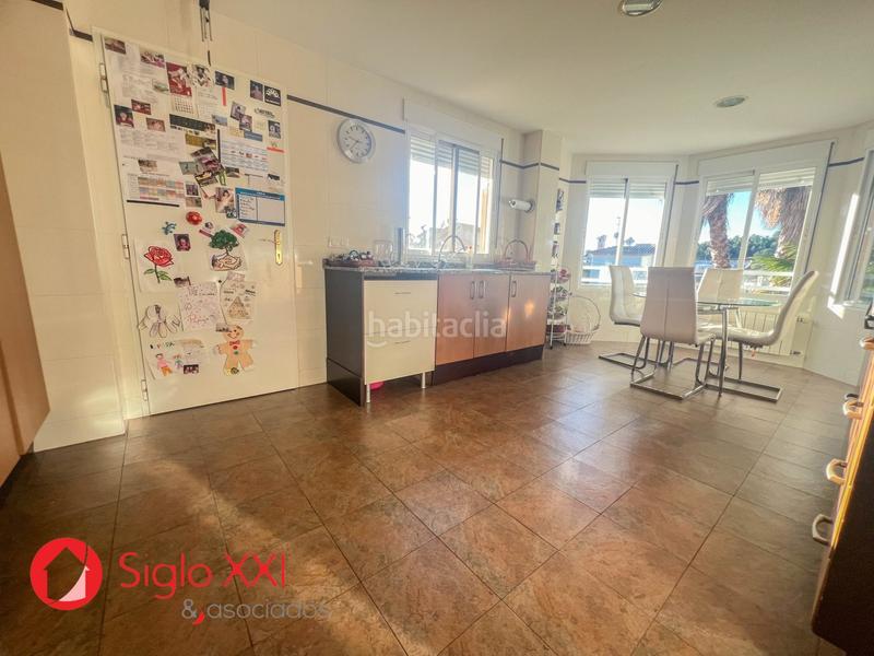 Foto 78d5a874-5d35-4116-b789-6afe25de1db6. Chalet  descripción general este magnífico chalet, edificado en 2005, se sitúa en una parcela de 1000 metros cuadrados, en Borriol