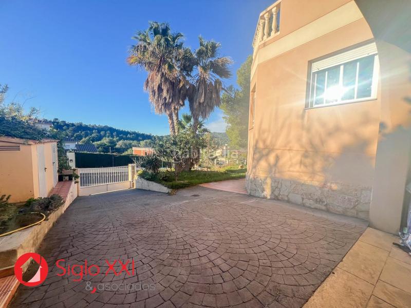 Foto 7aee66ca-dcdd-4fd9-9c8d-5280e6e0fa14. Chalet  descripción general este magnífico chalet, edificado en 2005, se sitúa en una parcela de 1000 metros cuadrados, en Borriol