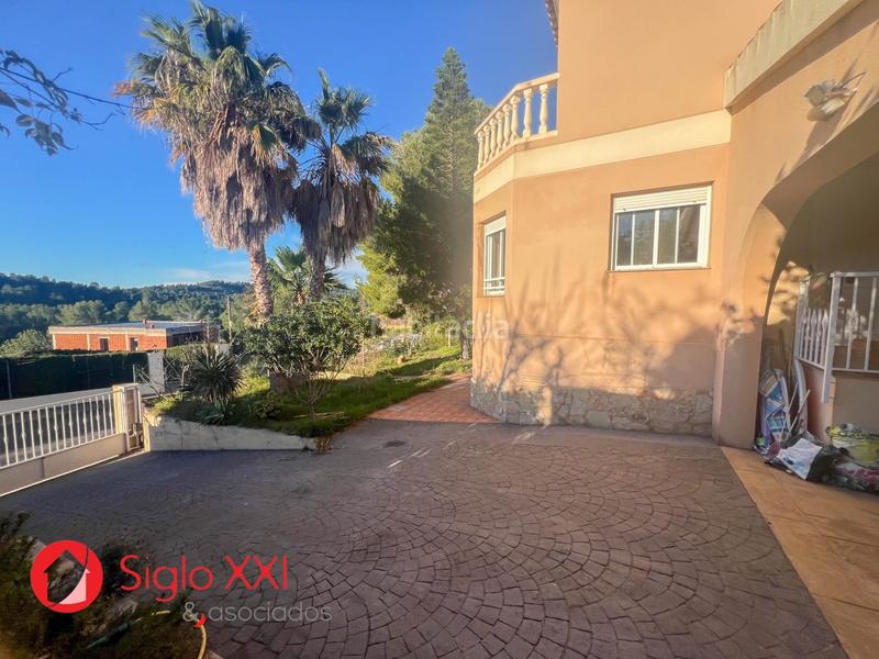 Foto b9a969e8-e53f-400e-b068-292081b41ba7. Chalet  descripción general este magnífico chalet, edificado en 2005, se sitúa en una parcela de 1000 metros cuadrados, en Borriol