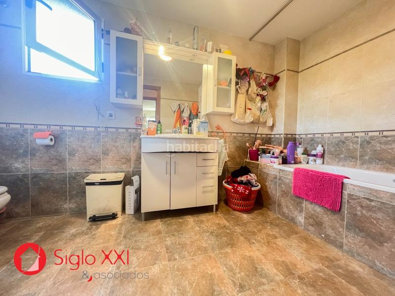 Foto d35f6071-97b2-4539-9101-ef208df4fd2c. Chalet  descripción general este magnífico chalet, edificado en 2005, se sitúa en una parcela de 1000 metros cuadrados, en Borriol