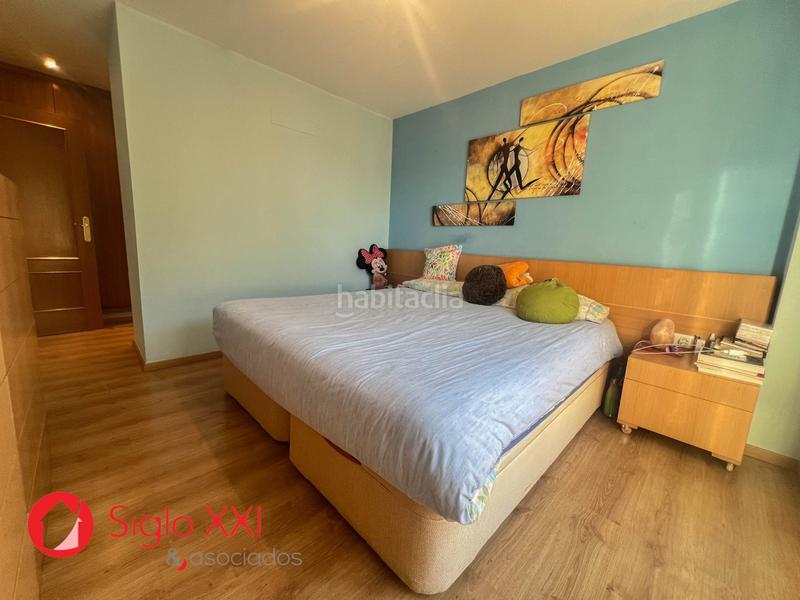 Foto f6b1e227-84bf-4801-8a42-0e028b252c7f. Chalet  descripción general este magnífico chalet, edificado en 2005, se sitúa en una parcela de 1000 metros cuadrados, en Borriol