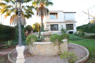 Chalet à Madrigal. Gran chalet en vilarealeste chalet tiene 260 m2 de superficie y