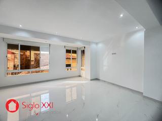 Pis a Hospital - Plaza del Real. Acogedor piso con tres amplias habitaciones, un baño completo, l