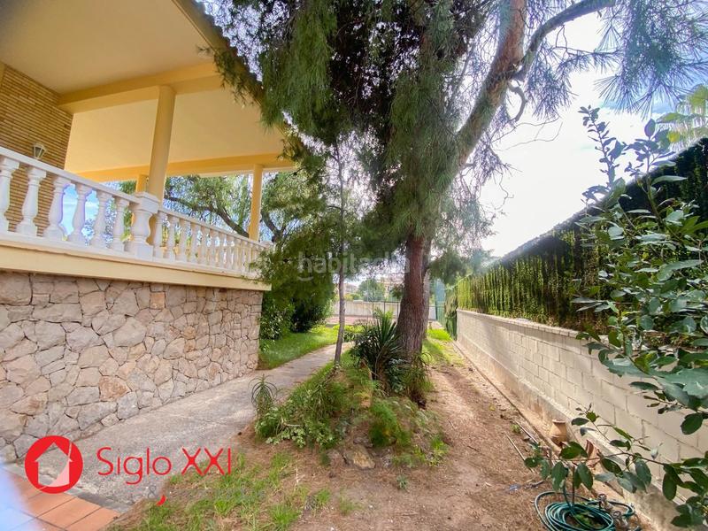 Foto a341608e-b285-4ba6-85af-856a69858df0. Chalet descubre la majestuosidad de este chalet excepcional, situado en una parcela de 1844 m2 que se presenta como un verdadero paraíso. en Benicasim / Benicàssim
