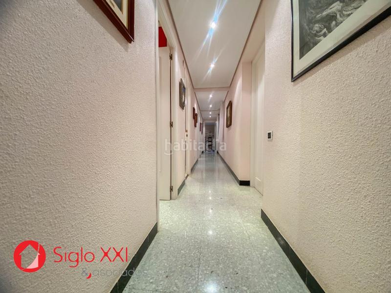 Foto cc2826dd-9b6e-4763-94dc-4ed9c233753a. Chalet descubre la majestuosidad de este chalet excepcional, situado en una parcela de 1844 m2 que se presenta como un verdadero paraíso. en Benicasim / Benicàssim