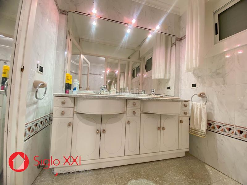 Foto e764e479-fcd2-4b06-8242-ce52c53cd93a. Chalet descubre la majestuosidad de este chalet excepcional, situado en una parcela de 1844 m2 que se presenta como un verdadero paraíso. en Benicasim / Benicàssim